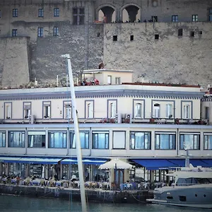 https://laura-house.hotels-amalfi.com